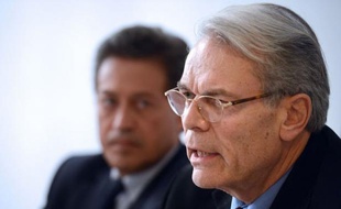 L'ancien maire de Lyon et ex-ministre Michel Noir a apporté jeudi son soutien au député Georges Fenech pour le second tour de l'élection primaire UMP pour les municipales à Lyon, qui se tiendra dimanche.