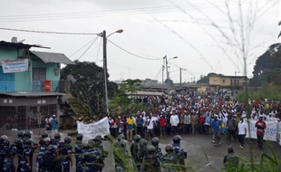 Manifestation interdite de l'opposition à Libreville, qui a donné lieu à des heurts avec les forces de l'ordre, le 20 décembre 2014