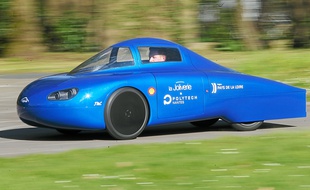 La Cityjoule s'inspire du design de la Charles Deutsch Panhard de 1965.