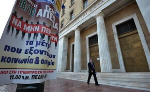 La Grèce tournait au ralenti jeudi à la suite d'un appel à la grève générale des syndicats -- le quatrième de l'année -- pour protester contre l'austérité imposée, le jour où se réunissent à Bruxelles les dirigeants européens, membres de la troïka des bailleurs de fonds de la Grèce.