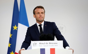 Emmanuel Macron lors de son discours à l'Hotel de Brienne, samedi 13 juillet.