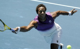 Le Français Gaël Monfils, de retour sur le circuit après plusieurs mois d'absence, s'est qualifié jeudi pour les quarts de finale de l'Open de Moselle à Metz en battant en 1h41 son compatriote Nicolas Mahut 7-6 (7/4), 7-5.