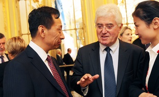 Le sénateur-maire LR de Châteauroux Jean-François Mayet (au centre). Photo d'illustration.