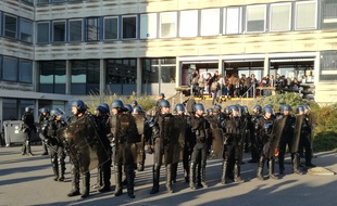 Les gendarmes mobiles sont intervenus ce mardi matin sur le campus de Rennes pour libérer et sécuriser l'accès aux bâtiments.