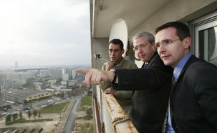 La Seine-Saint-Denis, département le plus pauvre de France métropolitaine, doit trouver plus de 30 millions d'euros pour boucler son budget, grevé par des dépenses sociales non compensées par l'Etat, a mis en garde mercredi le président PS du conseil général, Stéphane Troussel.