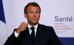 Le chef de l'Etat a annoncé ce mardi un "mécanisme de relocalisation de certaines productions" de santé.
