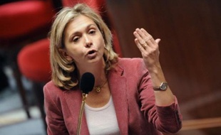 Après une journée de mobilisation réussie des enseignants-chercheurs, la médiatrice désignée par Valérie Pécresse, Claire Bazy-Malaurie, a annoncé mercredi sa volonté "de construire un texte nouveau", à la faveur d'une large concertation devant s'étaler sur deux mois.