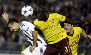 Le défenseur d'Arsenal Bacary Sagna (en jaune), lors d'un match de Ligue des champions face au Partizan Belgrade, le 28 septembre 2010.
