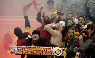 Des supporters de Galatasaray, le 12 mars 2013, lors d'un 8e de finale retour de Ligue des champions contre Schalke 04.