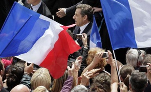 Nicolas Sarkozy entouré de ses partisans lors d'un meeting pendant la campagne présidentielle, aux Sables-d'Olonne, le 4 mai 2012