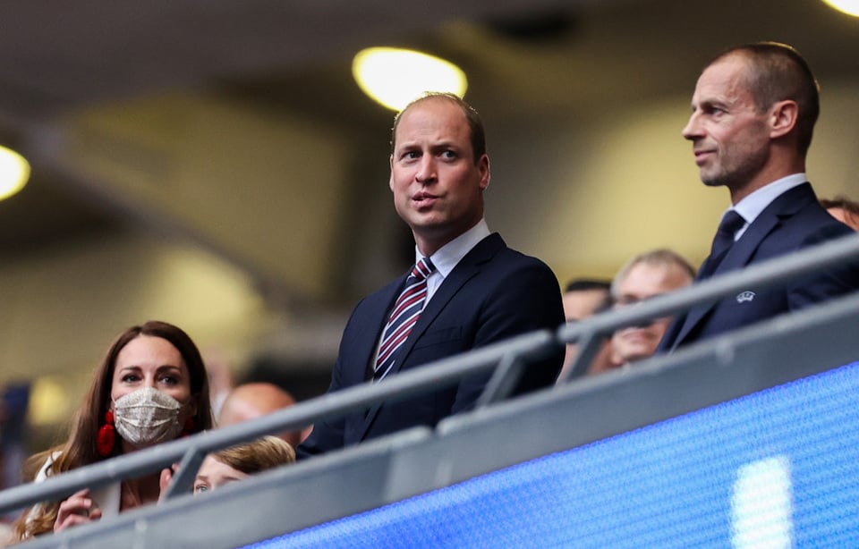 Euro 2021 : Le prince George réconforté par son père ...