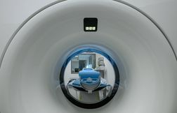 Un homme blessé après avoir été aspiré par une machine à IRM