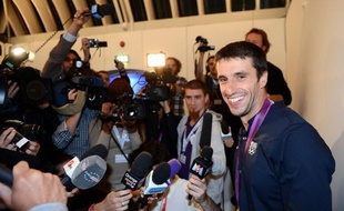 Tony Estanguet, triple champion olympique de canoë, a été élu à la commission des athlètes du Comité international olympique dont il devient de facto membre pour huit ans, a annoncé le CIO samedi à Londres.