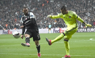 Anthony Lopes (à droite) a arrêté deux penaltys contre le Besiktas