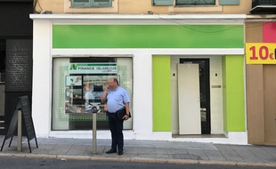 La boutique est installée près du port de Nice