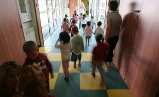 Premier de rentree scolaire dans une ecole maternelle de Toulouse
sortie de salle de classe.recreation