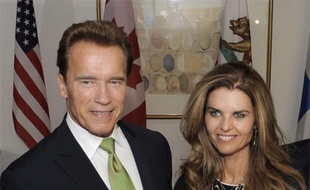Le gouverneur de Californie, Arnold Schwarzenegger, et sa femme, Maria Shriver, lors du sommet mondial des gouverneurs sur le climat, qui s'est déroulé à Los Angeles le 2 octobre 2009.