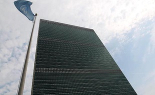 La réunion d'urgence du Conseil de sécurité de l'ONU sur la Syrie qui devait débuter mardi à 16H00 locales (20H00 GMT) a été reportée jusqu'à nouvel ordre, selon des diplomates.