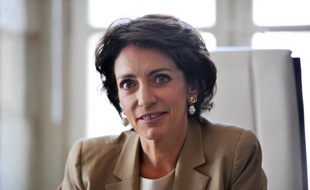 L'assurance maladie a ouvert mercredi avec les médecins et les complémentaires santé le dossier des dépassements d'honoraires, qui compliquent parfois l'accès aux soins, invitant les praticiens à faire un effort pour limiter le reste à charge des patients.