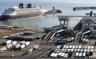 Les cargos au départ du port de Douvres.