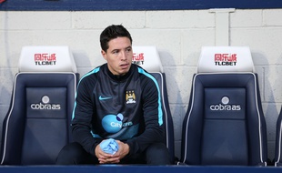 Samir Nasri sur le banc de Manchester City, le 10 août 2015.