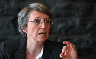 Fabienne Grébert, tête de liste EELV en Auvergne Rhône-Alpes, refuse de se ranger derrière la candidature de la socialiste Najat Vallaud-Belkacem au premier tour des régionales.