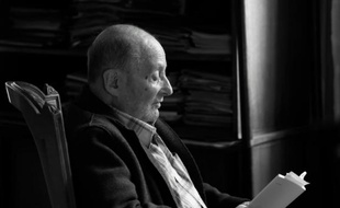 L'auteur et dramaturge français Michel Vinaver chez lui à Paris, le 13 octobre 2015