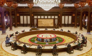 Photo publiée le 11 novembre 2014 par le service de presse du sommet Asie-Pacifique et montrant les dirigeants des 21 pays et économies membres qui se retrouvent à Pékin