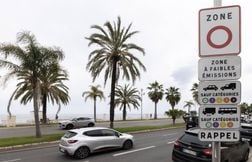Des centaines de personnes manifestent contre les zones à faibles émissions