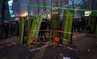 Scène de violence en marge de la manifestation contre la loi "sécurité globale", le 5 décembre 2020 à Paris.