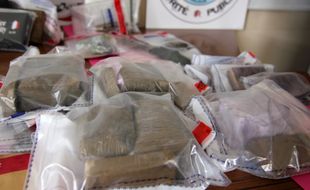 Illustration d'une saisie de résine de cannabis par la police de Rennes en 2015.