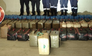 Les douaniers de La Rochelle ont réalisé le 19 octobre 2017 une saisie de 2,3 tonnes de cannabis sur l'A10