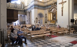 Une messe à Nice, avec le protocolaire sanitaire lié à la crise du Covid-19. Illustration.