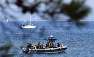 Une patrouille de la gendarmerie maritime près du fort de Brégançon.
