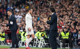Gareth Bale sort en montrant son agacement lors de Real Madrid-Barcelone, le 2 mars 2019 à Bernabeu.