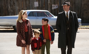 Don Draper (Jon Hamm) et ses enfants, à lépisode 13 de la saison 6.