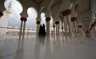 Près de 70 islamistes proches des Frères musulmans ont été condamnés à la prison mardi aux Emirats arabes unis, dans le plus grand procès du genre de l'histoire du pays, qui a suscité des critiques de défenseurs des droits de l'Homme.