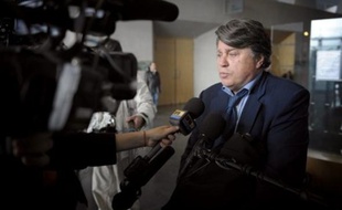 Le procès des auteurs présumés du massacre d'une famille française d'origine indienne, en 2001 à Madagascar, s'est achevé mardi devant la cour d'assises de Saint-Denis par un coup de théâtre, avec l'annulation de l'ensemble de la procédure.