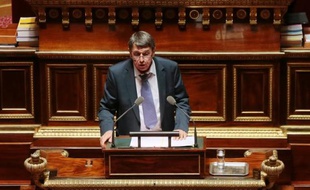 La proposition de loi dite "Florange", inspirée par une promesse de campagne de François Hollande sur la reprise de sites industriels rentables, était mal partie mardi au Sénat, le groupe communiste ayant d'emblée annoncé son intention de s'abstenir.