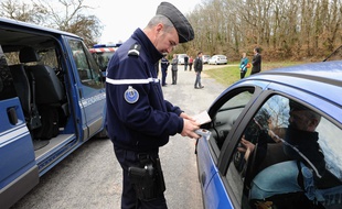 Photo d'illustration d'une opération de contrôle d'alcoolémie et de stupéfiants effectuée par la gendarmerie.