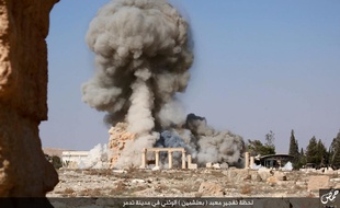 Image issue d'une vidéo diffusée par l'Etat islamique et montrant, vraisemblablement, la destruction du temple de Bêl à Palmyre en Syrie.