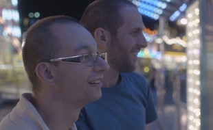 Le réalisateur Carlo Zoratti est ami avec Enea, un jeune autiste, depuis l'adolescence. Il a voulu l'accompagner dans la quête de l'amour et filmer cette épopée.
