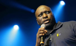 Mouss Diouf a été hospitalisé après un accident vasculaire cérébral le 24 février 2009.