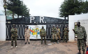 Le nouvel homme fort de Centrafrique, le chef de la rébellion Séléka Michel Djotodia, a annoncé lundi qu'il allait suspendre les institutions du pays et légiférer par ordonnances pendant trois ans, au lendemain d'un coup de force condamné par la communauté internationale.