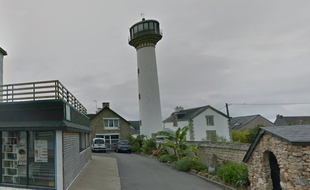 Le phare de Kerbel est situé sur la commune de Riantec dans le Morbihan.