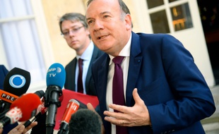 Le patron du Medef Pierre Gattaz s'adresse à la presse, le 30 juin 2016, après une réunion avec le Premier ministre Manuel Valls sur la loi travail
