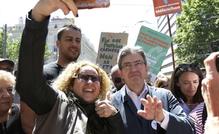 Mélenchon lors d'une marche à Marseille.