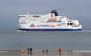 L'indemnité de 25.000 euros prévue pour chacun des ex-salariés de SeaFrance employés aujourd'hui par la coopérative ouvrière "My Ferry Link" n'a pas été versée alors que le plan de sauvegarde de l'emploi (PSE) arrive à échéance mercredi, a indiqué le liquidateur judiciaire.