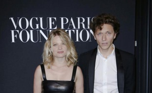 Le chanteur Raphaël (d) et l'actrice Mélanie Thierry, le 9 juillet 2014 à Paris