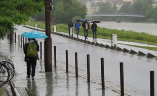 Il pleut très fort ce lundi à Nantes